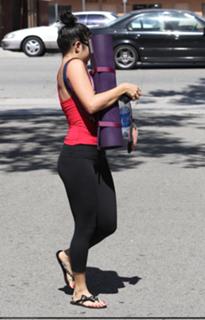 Vanessa Hudgens feet photo thumbnail