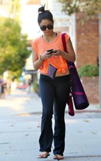 Vanessa Hudgens feet photo thumbnail