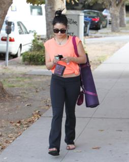 Vanessa Hudgens feet photo thumbnail