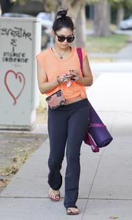Vanessa Hudgens feet photo thumbnail