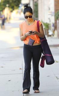 Vanessa Hudgens feet photo thumbnail