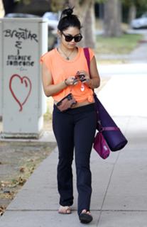 Vanessa Hudgens feet photo thumbnail