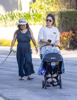 Vanessa Hudgens feet photo thumbnail