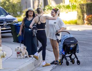 Vanessa Hudgens feet photo thumbnail