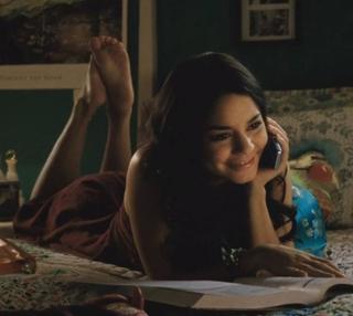 Vanessa Hudgens feet photo thumbnail