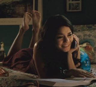 Vanessa Hudgens feet photo thumbnail