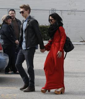 Vanessa Hudgens feet photo thumbnail