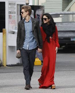 Vanessa Hudgens feet photo thumbnail