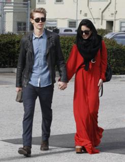 Vanessa Hudgens feet photo thumbnail