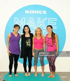 Vanessa Hudgens feet photo thumbnail