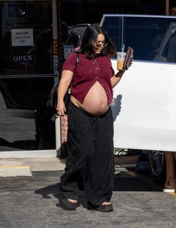 Vanessa Hudgens feet photo thumbnail