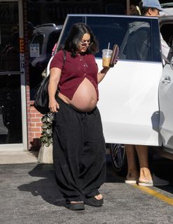 Vanessa Hudgens feet photo thumbnail