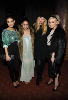 Vanessa Hudgens feet photo thumbnail