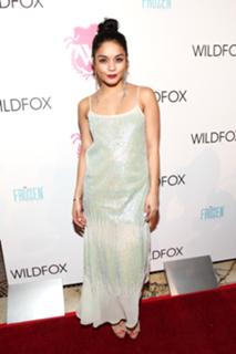 Vanessa Hudgens feet photo thumbnail