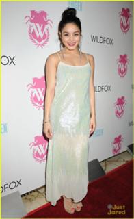 Vanessa Hudgens feet photo thumbnail