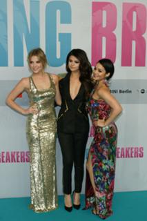 Vanessa Hudgens feet photo thumbnail