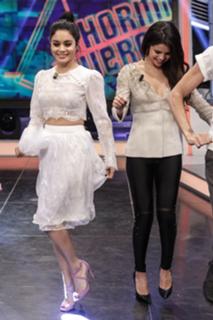 Vanessa Hudgens feet photo thumbnail