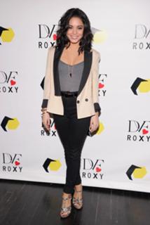Vanessa Hudgens feet photo thumbnail