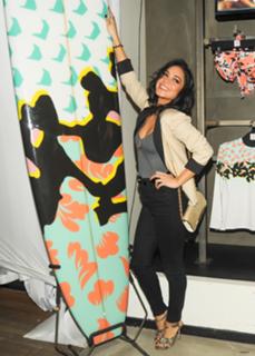 Vanessa Hudgens feet photo thumbnail