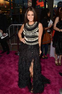 Vanessa Hudgens feet photo thumbnail