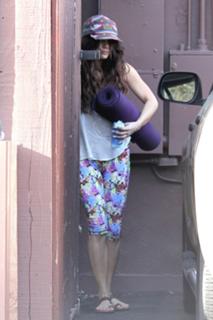 Vanessa Hudgens feet photo thumbnail
