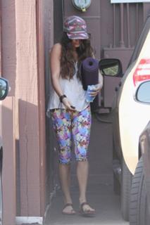 Vanessa Hudgens feet photo thumbnail