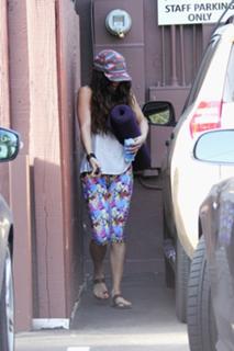 Vanessa Hudgens feet photo thumbnail