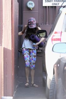 Vanessa Hudgens feet photo thumbnail
