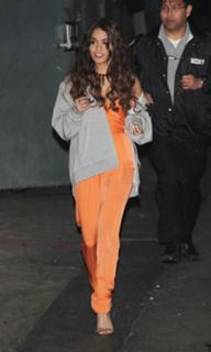 Vanessa Hudgens feet photo thumbnail