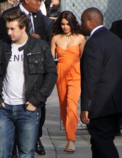 Vanessa Hudgens feet photo thumbnail