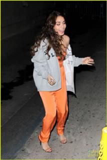 Vanessa Hudgens feet photo thumbnail
