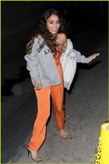 Vanessa Hudgens feet photo thumbnail