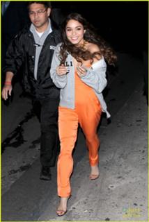 Vanessa Hudgens feet photo thumbnail