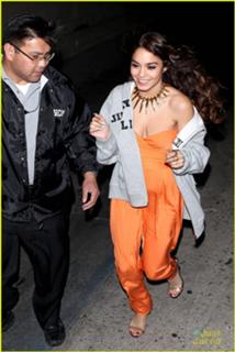 Vanessa Hudgens feet photo thumbnail