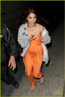 Vanessa Hudgens feet photo thumbnail