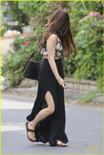 Vanessa Hudgens feet photo thumbnail
