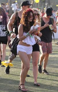 Vanessa Hudgens feet photo thumbnail