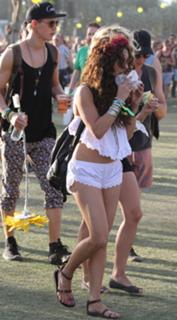 Vanessa Hudgens feet photo thumbnail
