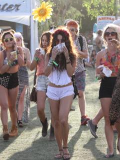 Vanessa Hudgens feet photo thumbnail