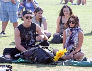 Vanessa Hudgens feet photo thumbnail