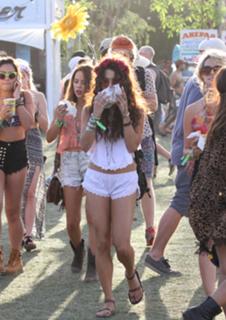 Vanessa Hudgens feet photo thumbnail