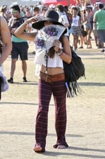 Vanessa Hudgens feet photo thumbnail