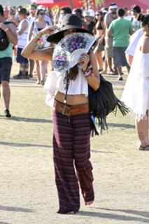 Vanessa Hudgens feet photo thumbnail