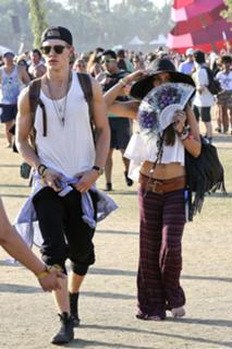 Vanessa Hudgens feet photo thumbnail