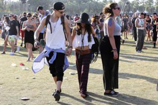 Vanessa Hudgens feet photo thumbnail