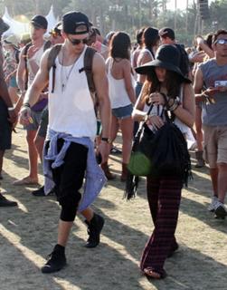 Vanessa Hudgens feet photo thumbnail