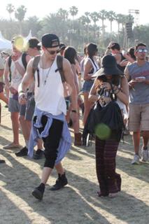 Vanessa Hudgens feet photo thumbnail
