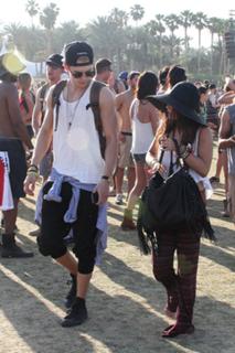 Vanessa Hudgens feet photo thumbnail