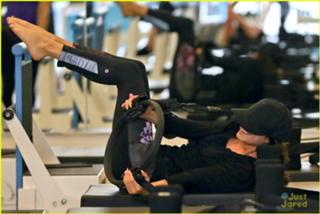Vanessa Hudgens feet photo thumbnail