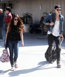 Vanessa Hudgens feet photo thumbnail